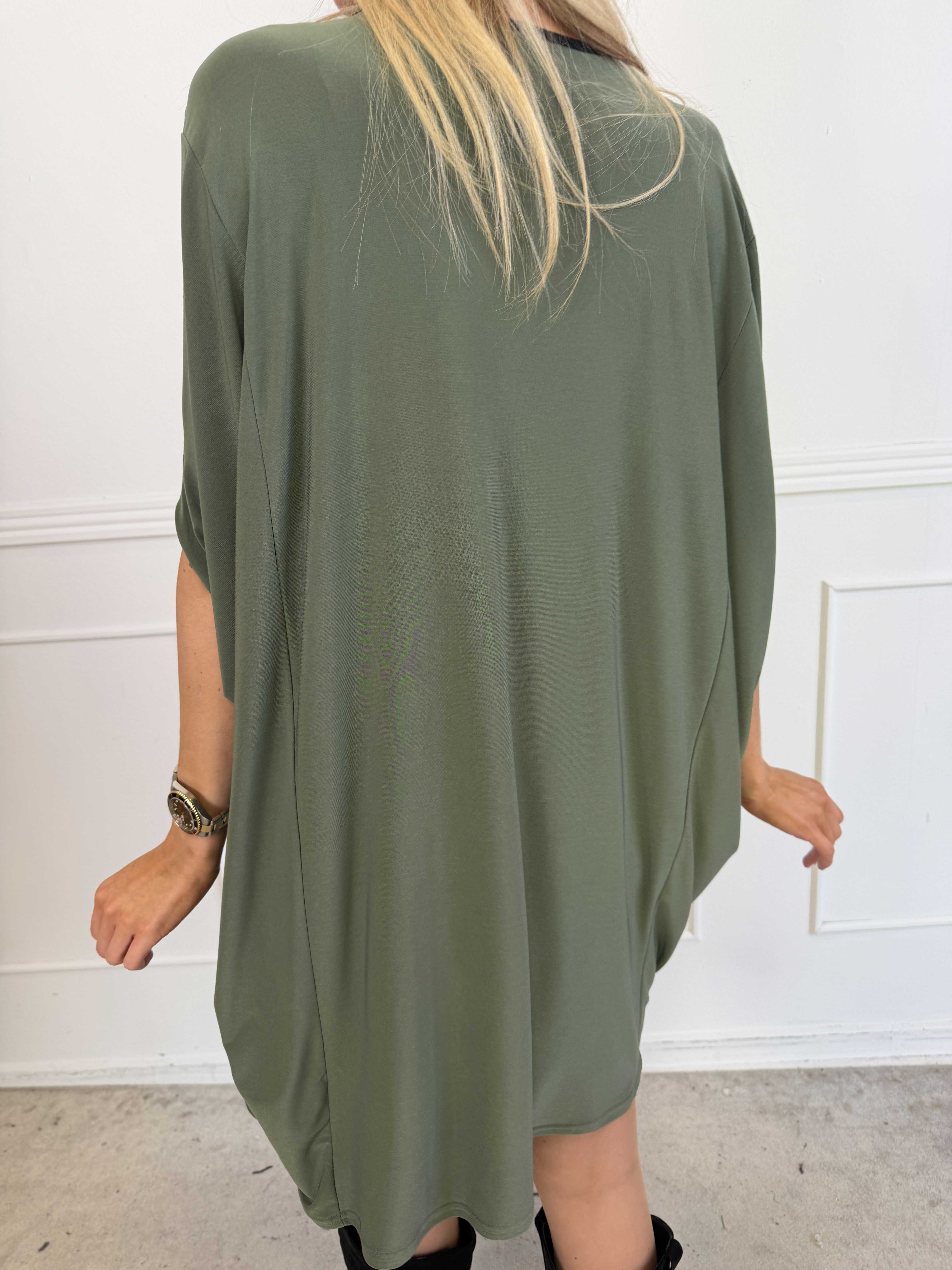 Spencer - Elastisk tofarvet tunikakjole med flagermusærmer